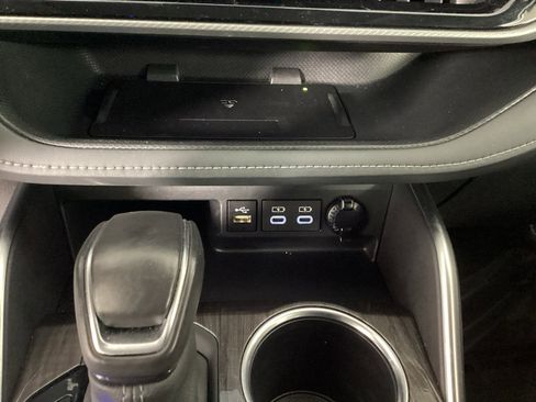 Used 2024 Toyota Highlander Platinum AWD/4WD image 29