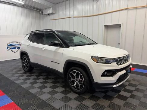 Used 2025 Jeep Compass Limited AWD/4WD image 3