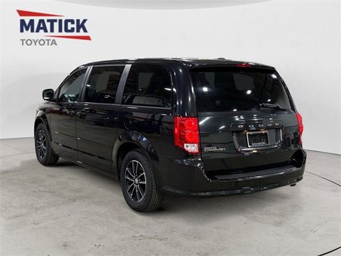Used 2017 Dodge Grand Caravan SE image 5