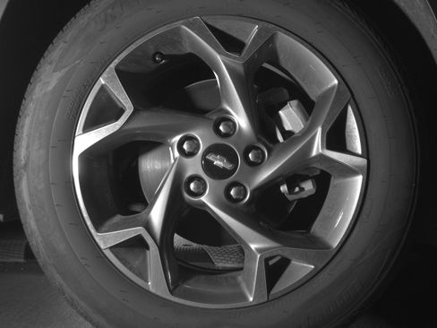 Used 2025 Chevrolet Trax LT FWD image 13