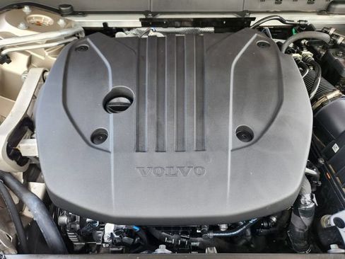 Certified 2025 Volvo XC60 B5 Plus AWD/4WD image 22