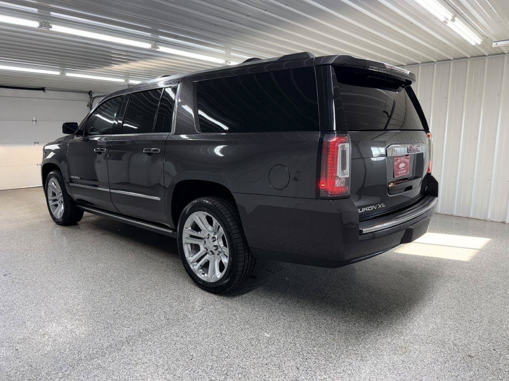 Used 2017 GMC Yukon XL Denali w/ Open Road Package AWD/4WD image 4
