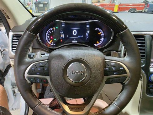 Used 2014 Jeep Grand Cherokee Overland AWD/4WD image 39