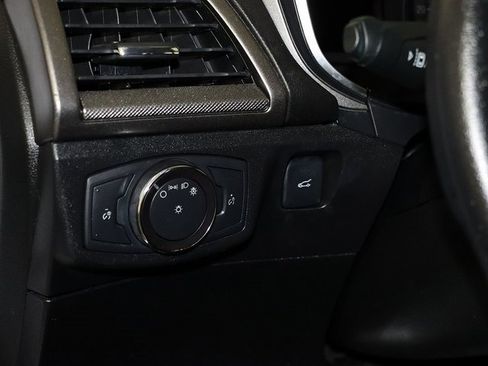 Used 2019 Ford Fusion SE image 25