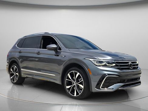 Certified 2022 Volkswagen Tiguan SEL R-Line AWD/4WD image 8