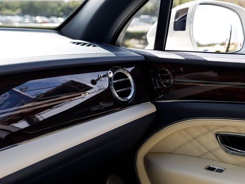 Used 2023 Bentley Bentayga Extended Wheelbase image 42