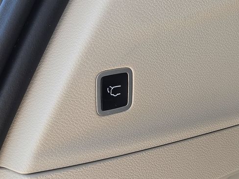 Used 2024 Chrysler Pacifica Limited FWD image 15