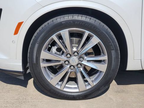 Used 2022 Cadillac XT6 Premium Luxury w/ Technology Package FWD image 10