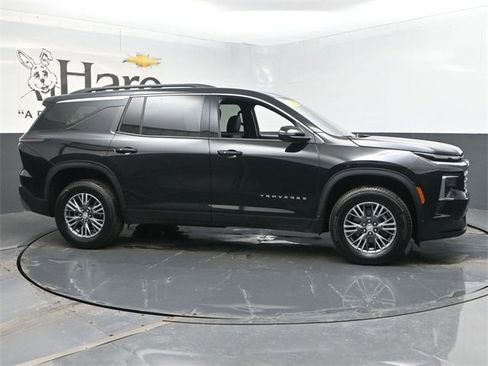 Used 2025 Chevrolet Traverse LT image 50