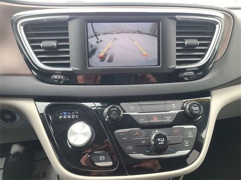 Used 2024 Chrysler Voyager LX image 27