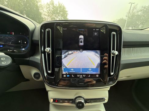 Certified 2023 Volvo XC40 B5 Plus w/ Driver Assist Package image 31