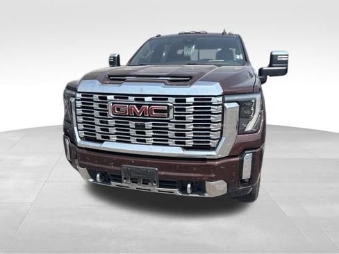 Used 2024 GMC Sierra 2500 Denali w/ Technology Package AWD/4WD image 2
