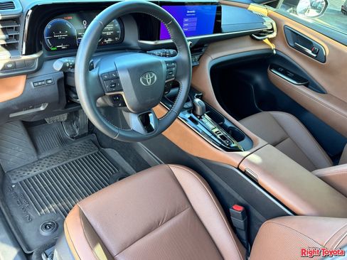 Certified 2025 Toyota Crown Signia AWD/4WD image 19