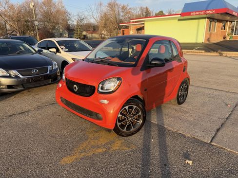 Used 2016 smart fortwo passion image 2