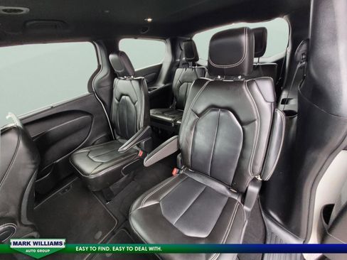 Used 2023 Chrysler Pacifica Touring-L w/ S Appearance Package image 17