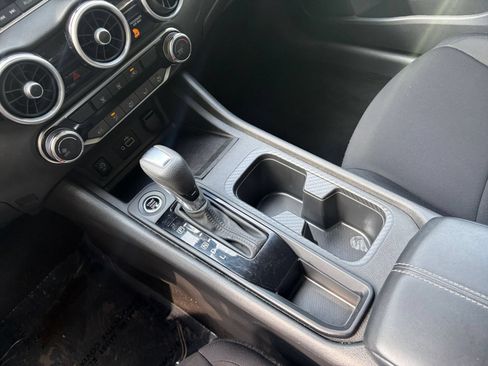 Used 2025 Nissan Sentra S FWD image 40