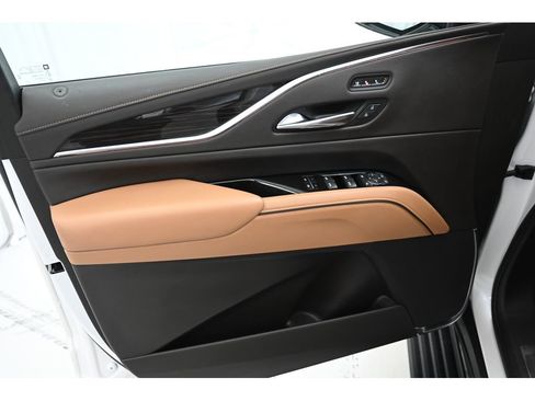 Used 2022 Cadillac Escalade Premium Luxury w/ Performance Package image 8