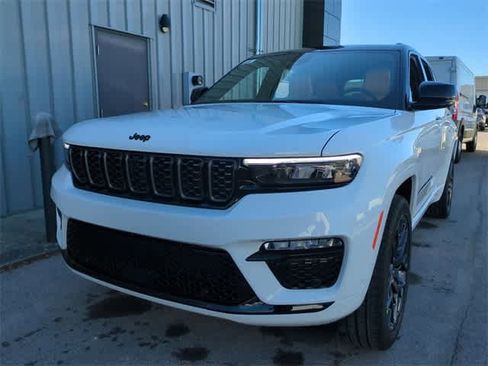New 2025 Jeep Grand Cherokee Summit image 11