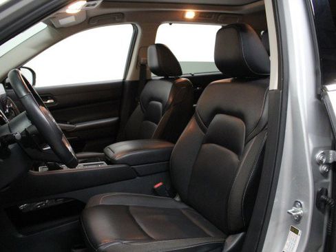 Used 2024 Nissan Pathfinder SL w/ SL Premium Package image 8