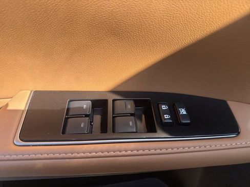 Used 2016 Lexus ES 350 w/ Luxury Package w/Wood Trim image 13