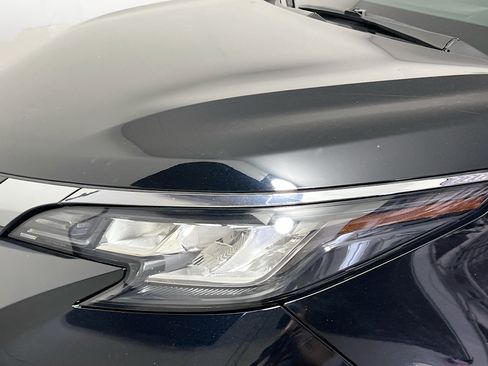 Used 2023 Toyota Sienna XLE FWD image 11