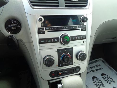 Used 2010 Chevrolet Malibu LS FWD image 28