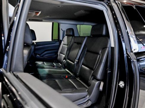 Used 2020 Chevrolet Suburban LT image 23
