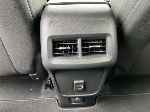 Used 2023 Chevrolet Equinox LT AWD/4WD image 24