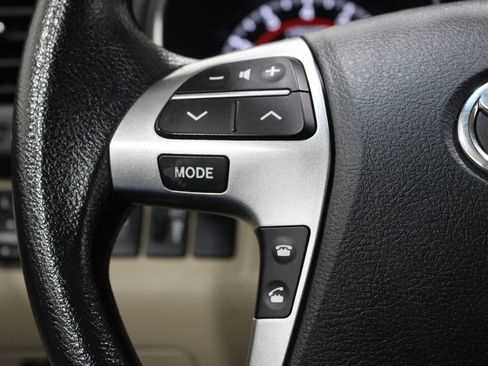 Used 2012 Toyota Highlander SE w/ Tech Pkg AWD/4WD image 10