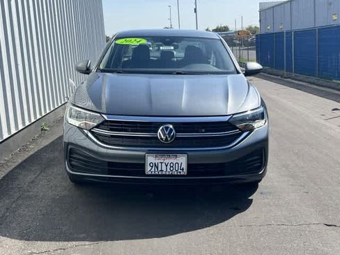 Used 2024 Volkswagen Jetta SE image 2