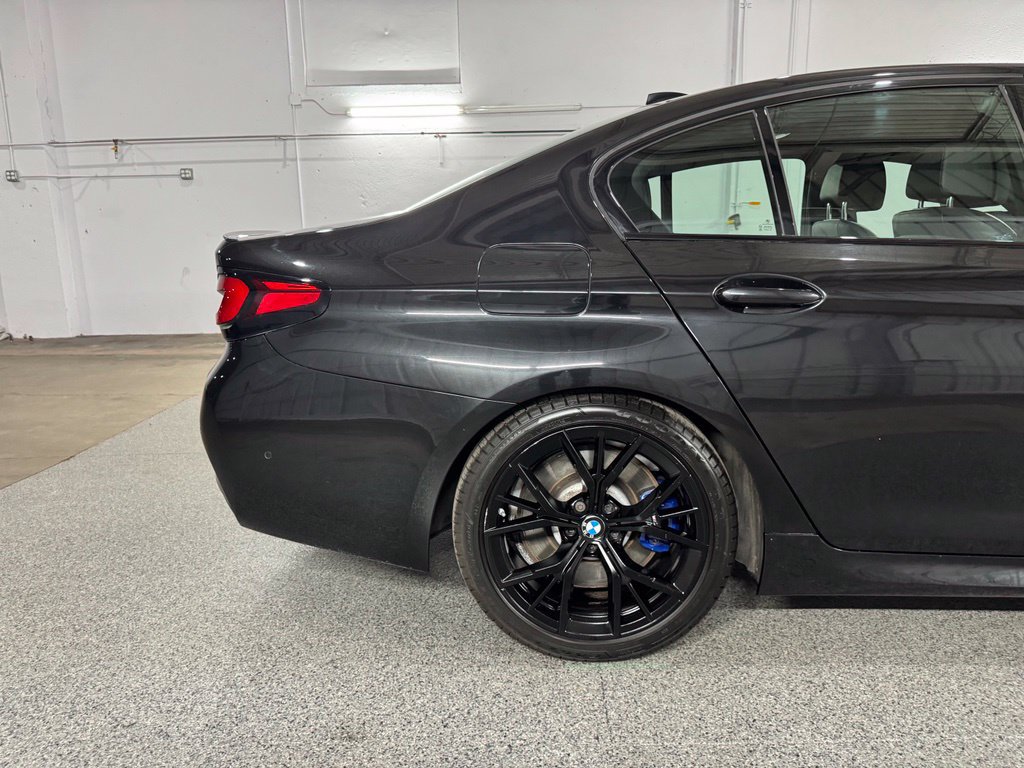 Used 2023 BMW M550i xDrive AWD/4WD image 9