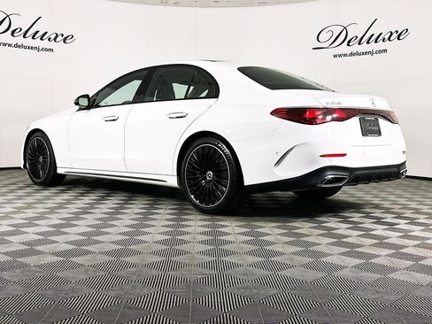 Used 2024 Mercedes-Benz E 350 4MATIC Sedan image 4