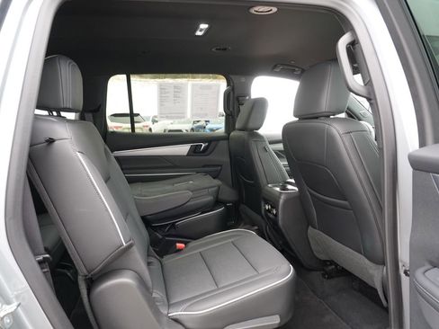 Used 2025 Buick Enclave Preferred image 29