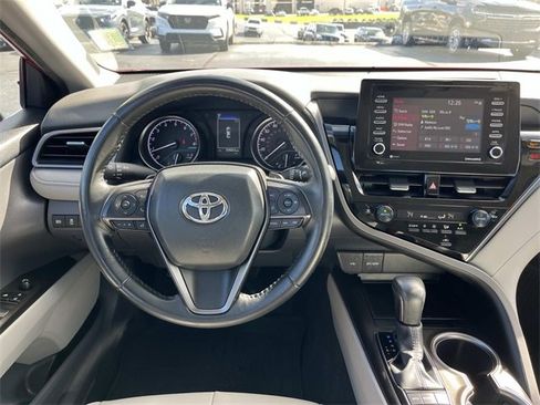 Used 2024 Toyota Camry SE image 11