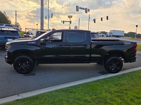 Used 2024 Chevrolet Silverado 1500 Custom Trail Boss AWD/4WD image 4