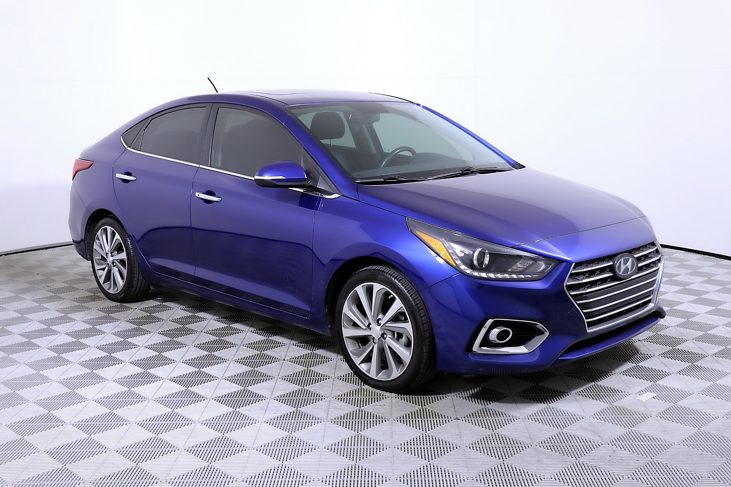 Used 2022 Hyundai Accent Limited FWD image 6