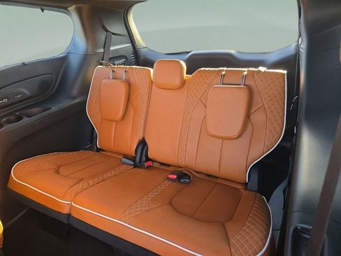 New 2026 Chrysler Pacifica Pinnacle image 17