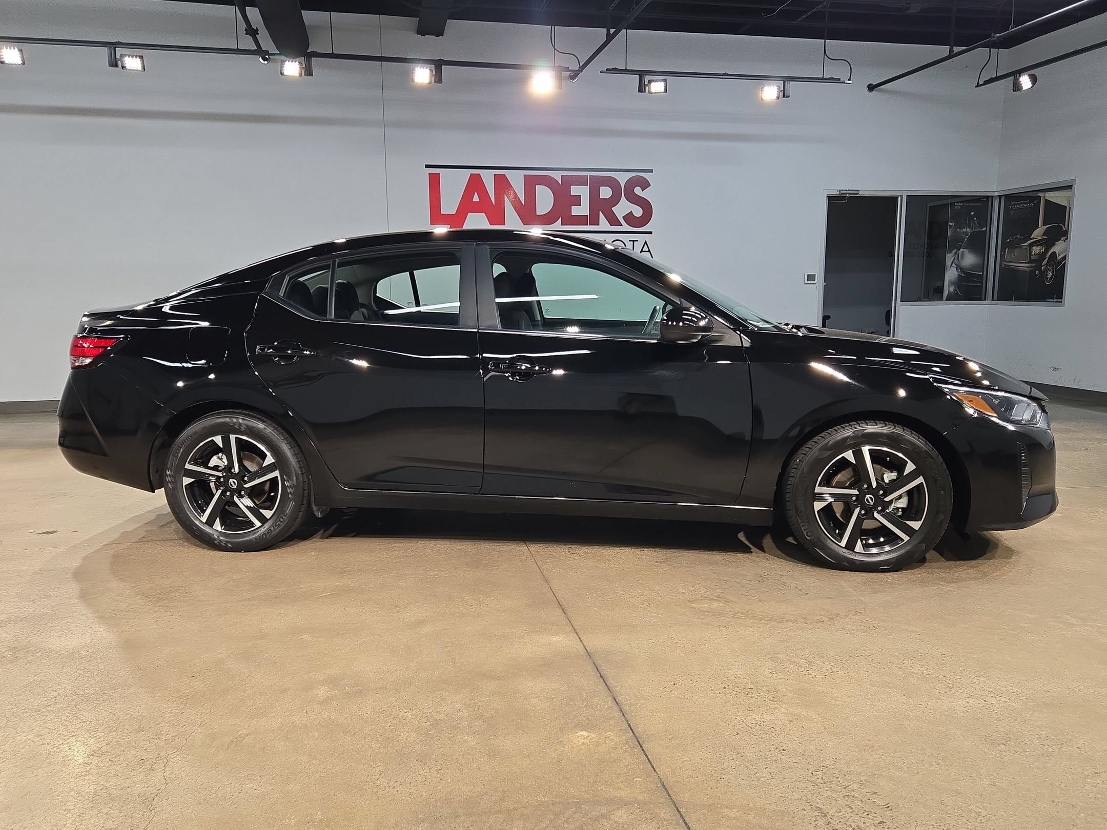 Used 2024 Nissan Sentra SV FWD image 8