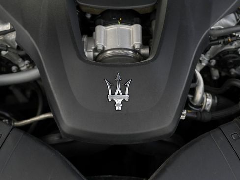 Used 2021 Maserati Ghibli S image 17