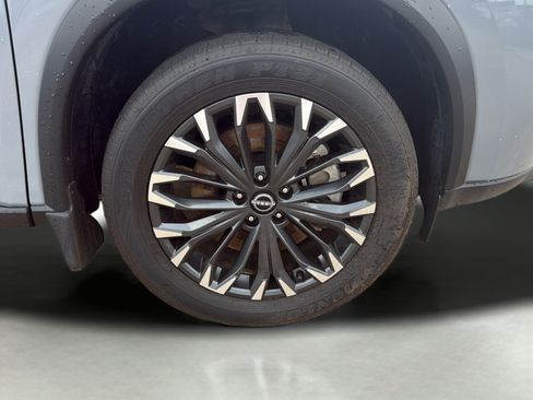 Used 2025 Nissan Rogue SL w/ Tech Package FWD image 9