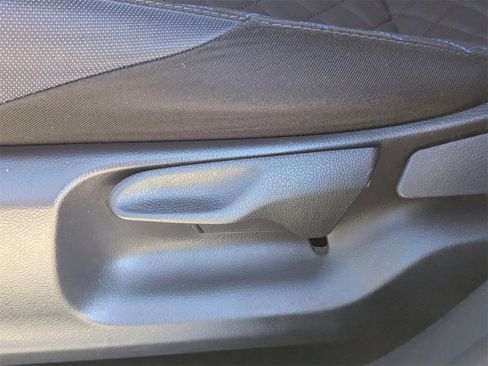 Used 2021 Toyota C-HR XLE image 21