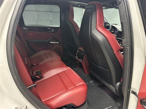 Used 2022 Porsche Cayenne Turbo AWD/4WD image 12