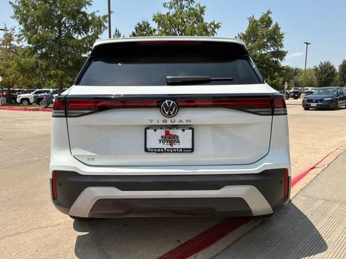 Used 2026 Volkswagen Tiguan SE FWD image 7