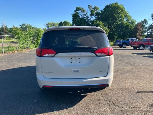 Used 2020 Chrysler Pacifica Limited FWD image 4
