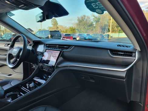 Used 2023 Jeep Grand Cherokee Limited w/ Luxury Tech Group II image 25