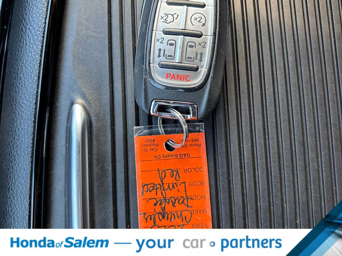 Used 2025 Chrysler Pacifica Limited FWD image 20