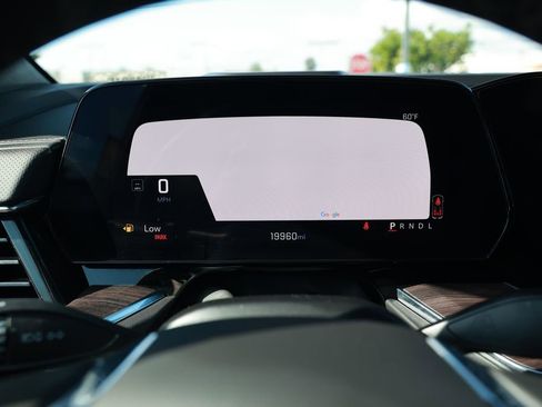 Used 2025 Chevrolet Suburban Premier image 17