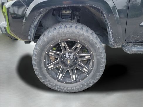 Used 2018 Toyota Tacoma SR5 RWD image 30