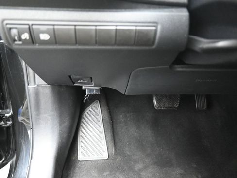 Used 2022 Toyota Corolla LE image 16