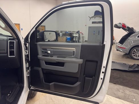 Used 2018 RAM 1500 Classic SLT image 12